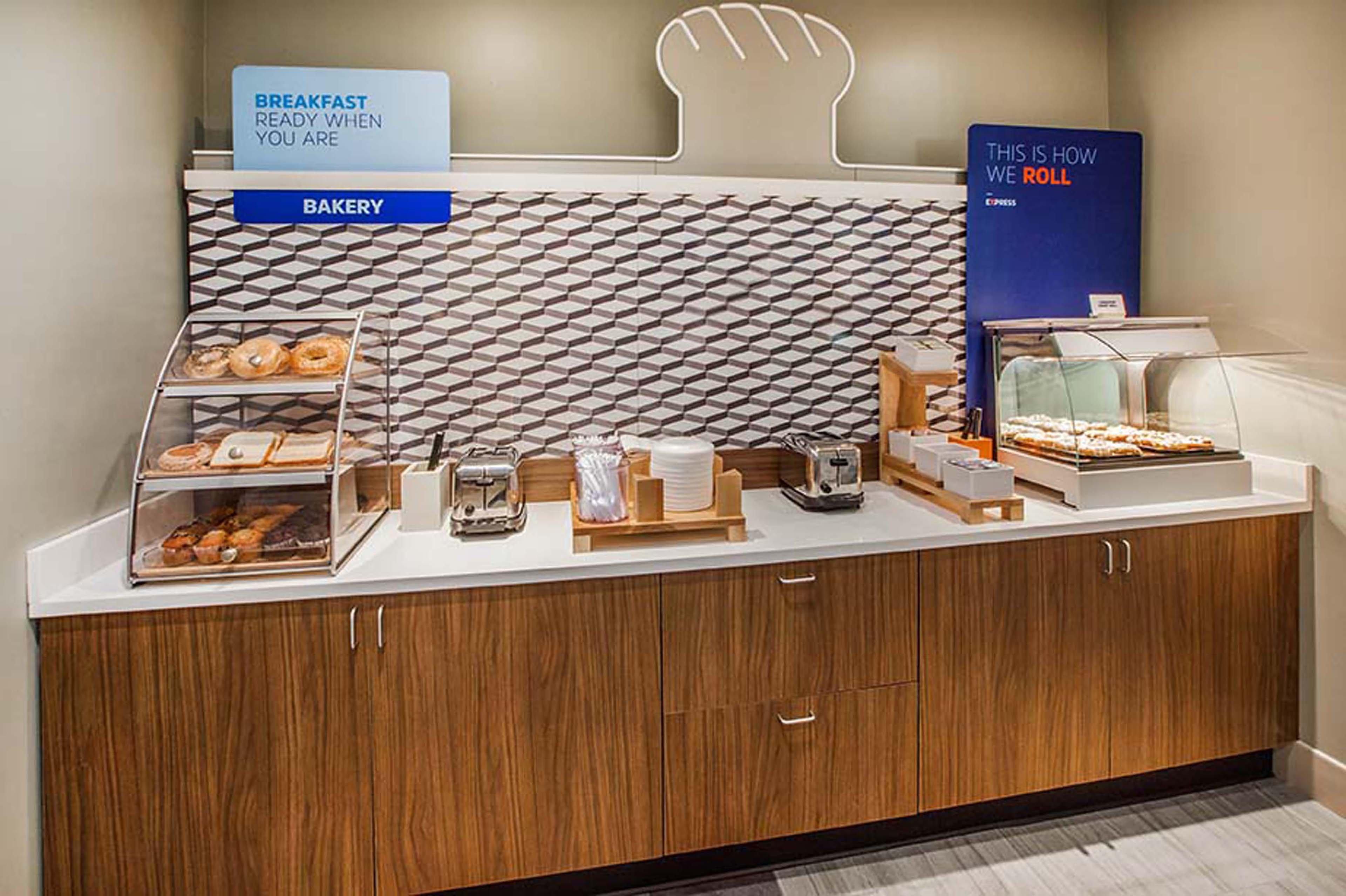Holiday Inn Express Hotel & Suites Charleston-Ashley Phosphate By Ihg North Charleston Exteriör bild